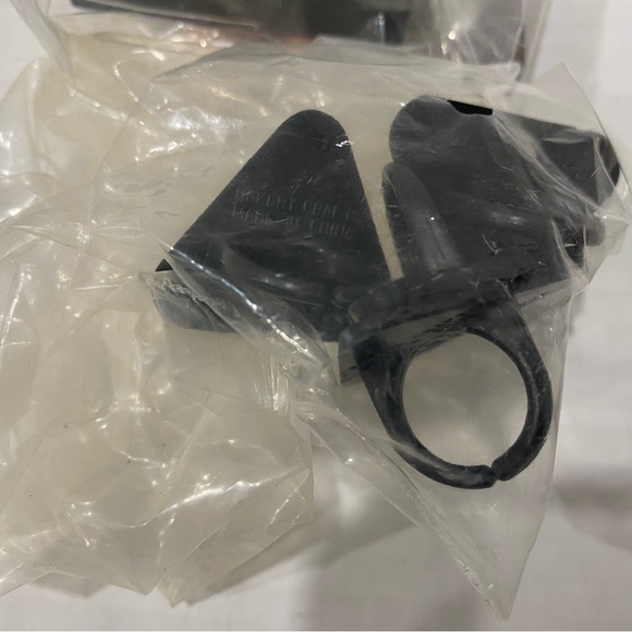 Vintage 1998 Small Soldiers Chip Hazzard & Archer Cake Toppers Figures 4 Rings - Picture 3 of 3